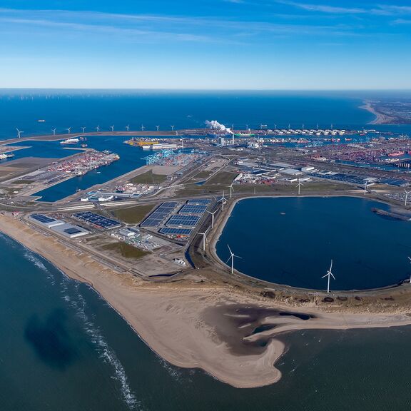 Maasvlakte 2 vanuit de lucht gezien