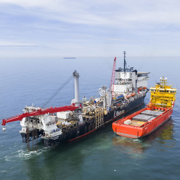 Porthos pijpleggen op zee