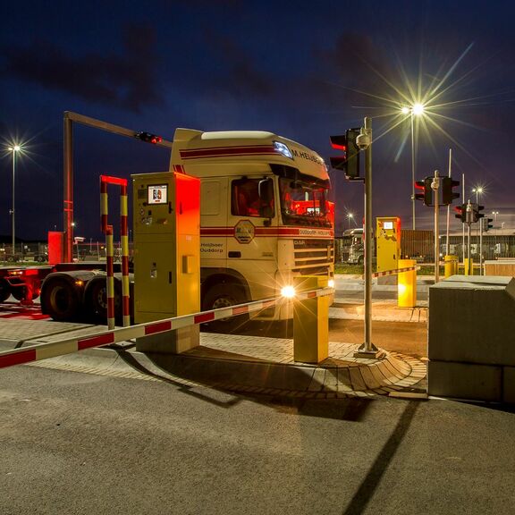 Truck at gate terminal for gate control