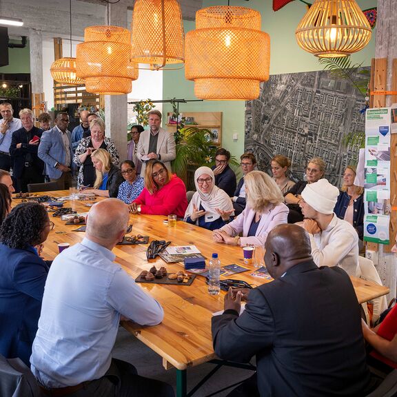 Discussie tijdens de wijjkhub in Pendrecht